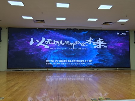 丁字橋***公司BTQ020安裝完畢，尺寸7.68x2.4m，像素點3840x1200